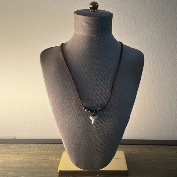 New Hawaiian Shark Tooth & Beaded Necklace - Picture 6 of 8